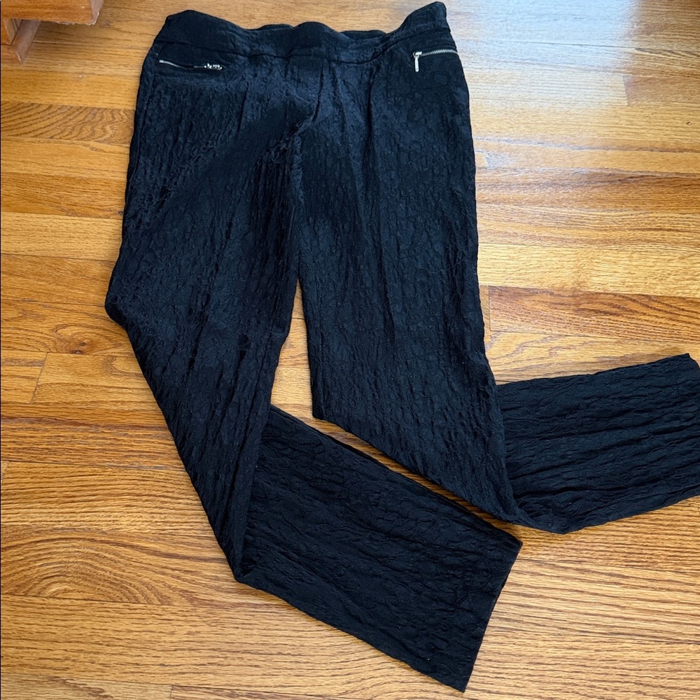 SOHO Apparel NWOTTextured Dark Black Leggings Figure Flattering zippersWash PM